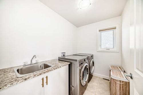35 Sunset View, Cochrane, AB - Indoor Photo Showing Laundry Room