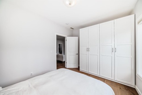 35 Sunset View, Cochrane, AB - Indoor Photo Showing Bedroom