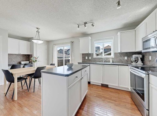 558 Evermeadow Road Sw, Calgary, AB - Indoor Photo Showing Kitchen
