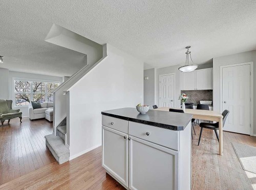 558 Evermeadow Road Sw, Calgary, AB - Indoor
