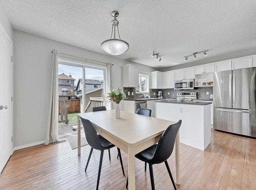 558 Evermeadow Road Sw, Calgary, AB - Indoor