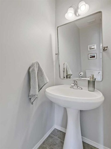 558 Evermeadow Road Sw, Calgary, AB - Indoor Photo Showing Bathroom
