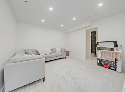 558 Evermeadow Road Sw, Calgary, AB - Indoor