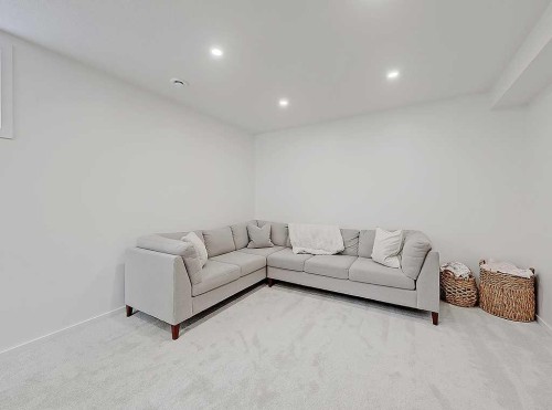 558 Evermeadow Road Sw, Calgary, AB - Indoor