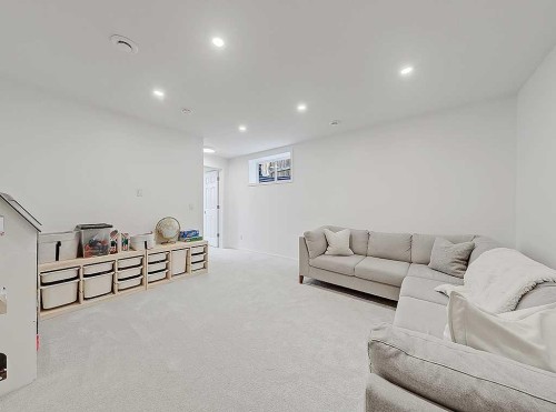 558 Evermeadow Road Sw, Calgary, AB - Indoor