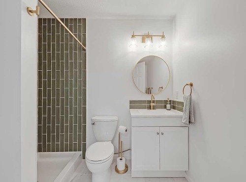 558 Evermeadow Road Sw, Calgary, AB - Indoor Photo Showing Bathroom