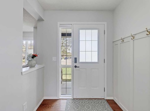 558 Evermeadow Road Sw, Calgary, AB - Indoor Photo Showing Other Room