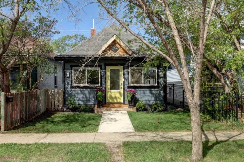 2307 15A Street Se, Calgary, AB - Outdoor