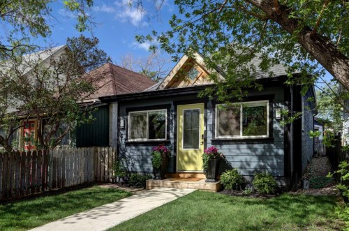 2307 15A Street Se, Calgary, AB - Outdoor