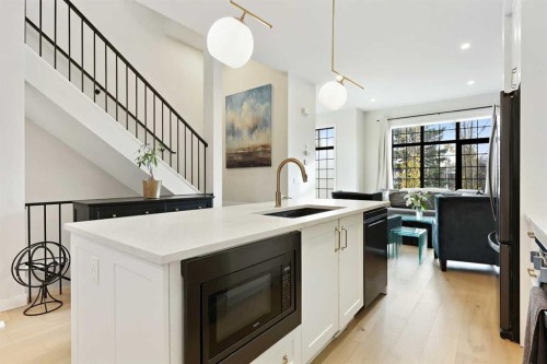 4929 20 Street Sw, Calgary, AB - Indoor Photo Showing Kitchen With Upgraded Kitchen