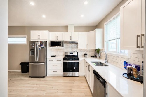 102-130 Redstone Ne, Calgary, AB - Indoor Photo Showing Kitchen With Double Sink With Upgraded Kitchen