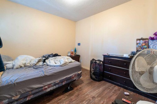 27 Erin Grove Court Se, Calgary, AB - Indoor Photo Showing Bedroom