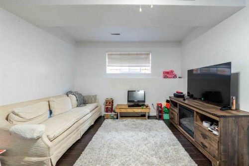 27 Erin Grove Court Se, Calgary, AB - Indoor