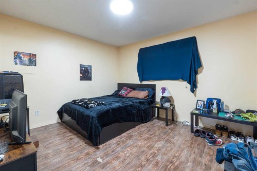 27 Erin Grove Court Se, Calgary, AB - Indoor Photo Showing Bedroom