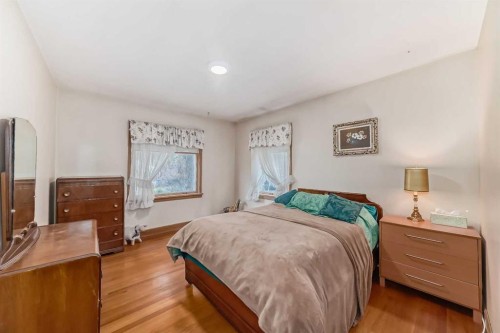 3205 4 Street Sw, Calgary, AB - Indoor Photo Showing Bedroom