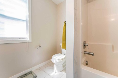 42 Buckskin Way, Cochrane, AB - Indoor Photo Showing Bathroom