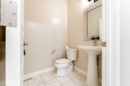42 Buckskin Way, Cochrane, AB - Indoor Photo Showing Bathroom