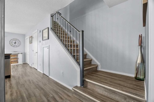 302 Sunrise Terrace Ne, High River, AB - Indoor Photo Showing Other Room