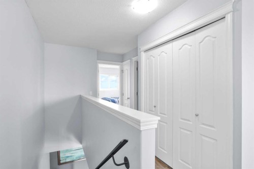302 Sunrise Terrace Ne, High River, AB - Indoor Photo Showing Other Room
