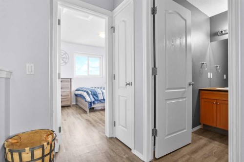 302 Sunrise Terrace Ne, High River, AB - Indoor Photo Showing Other Room