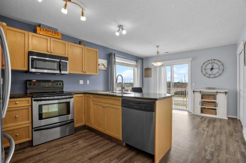 302 Sunrise Terrace Ne, High River, AB - Indoor Photo Showing Kitchen