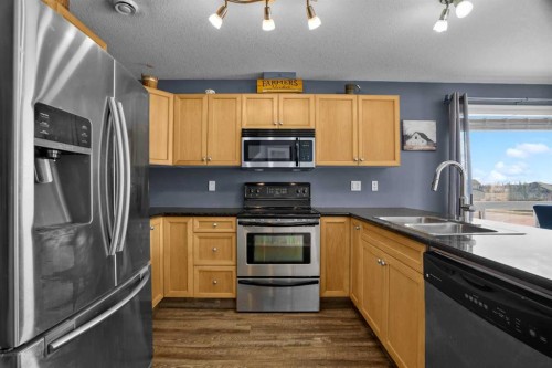 302 Sunrise Terrace Ne, High River, AB - Indoor Photo Showing Kitchen With Stainless Steel Kitchen With Double Sink