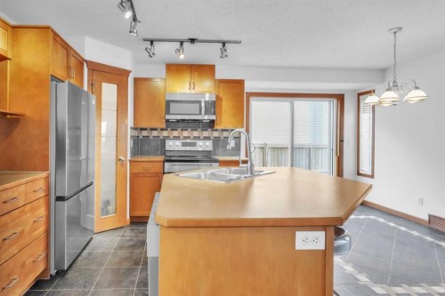 141 Cramond Close Se, Calgary, AB - Indoor Photo Showing Kitchen