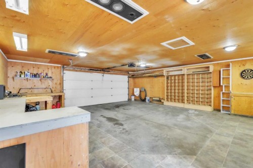 141 Cramond Close Se, Calgary, AB - Indoor Photo Showing Garage