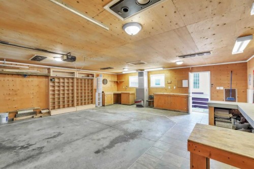 141 Cramond Close Se, Calgary, AB - Indoor Photo Showing Garage