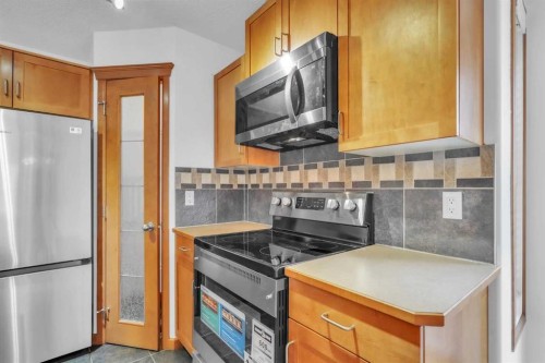 141 Cramond Close Se, Calgary, AB - Indoor Photo Showing Kitchen