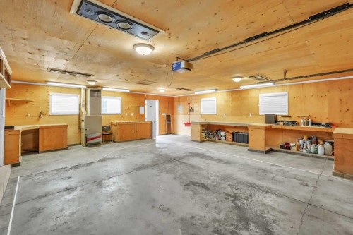 141 Cramond Close Se, Calgary, AB - Indoor Photo Showing Garage