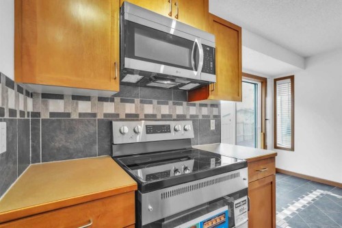 141 Cramond Close Se, Calgary, AB - Indoor Photo Showing Kitchen