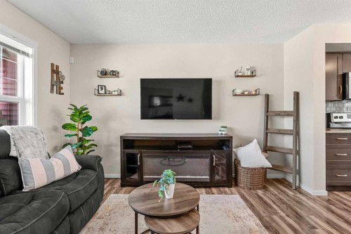 40 Sunvalley Road, Cochrane, AB - Indoor Photo Showing Living Room
