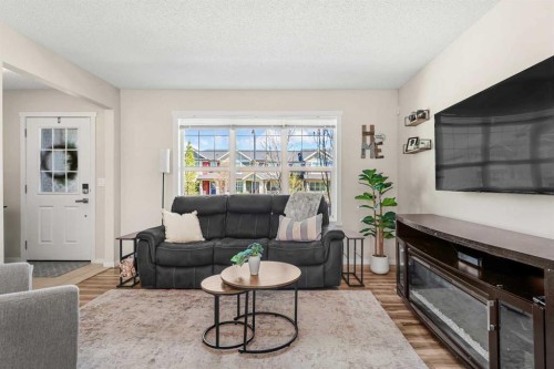 40 Sunvalley Road, Cochrane, AB - Indoor Photo Showing Living Room