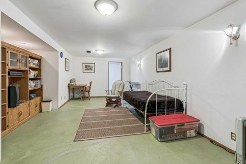 840 Pinecliff Drive Ne, Calgary, AB - Indoor Photo Showing Other Room