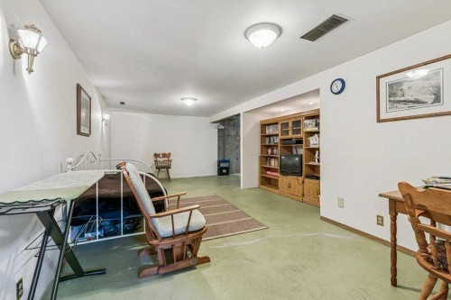 840 Pinecliff Drive Ne, Calgary, AB - Indoor