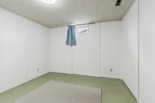840 Pinecliff Drive Ne, Calgary, AB - Indoor Photo Showing Other Room
