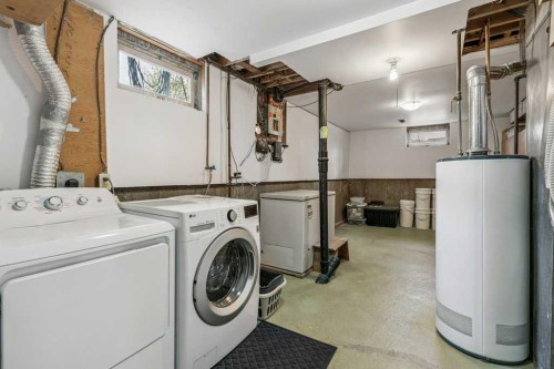 840 Pinecliff Drive Ne, Calgary, AB - Indoor Photo Showing Laundry Room