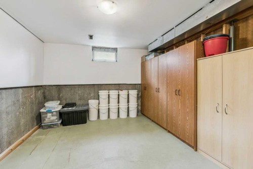 840 Pinecliff Drive Ne, Calgary, AB - Indoor Photo Showing Other Room