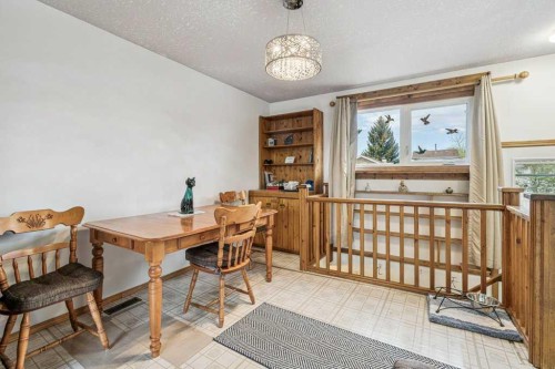 840 Pinecliff Drive Ne, Calgary, AB - Indoor Photo Showing Dining Room