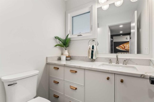 263 Silvergrove Place Nw, Calgary, AB - Indoor Photo Showing Bathroom