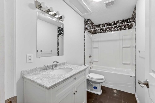 53 Royal Birch Way Nw, Calgary, AB - Indoor Photo Showing Bathroom