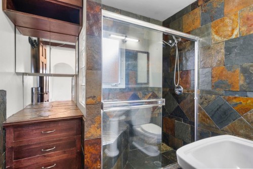 1404 18 Avenue Nw, Calgary, AB - Indoor Photo Showing Bathroom