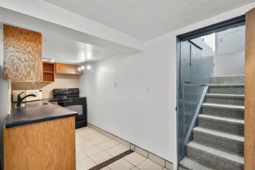 1404 18 Avenue Nw, Calgary, AB - Indoor Photo Showing Kitchen