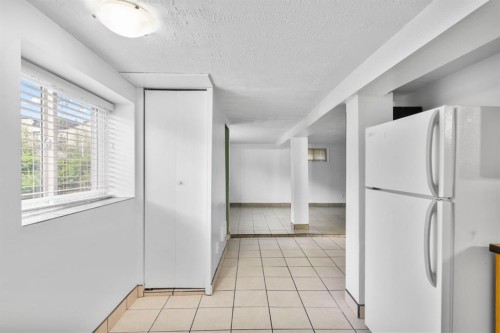 1404 18 Avenue Nw, Calgary, AB - Indoor Photo Showing Other Room