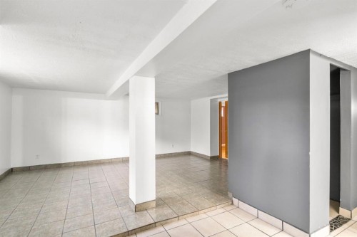 1404 18 Avenue Nw, Calgary, AB - Indoor Photo Showing Other Room