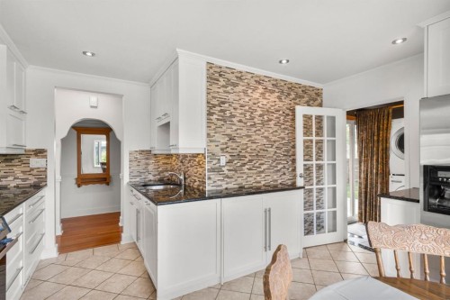 1404 18 Avenue Nw, Calgary, AB - Indoor Photo Showing Kitchen With Upgraded Kitchen