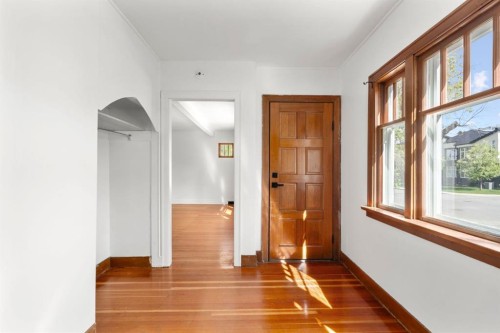 1404 18 Avenue Nw, Calgary, AB - Indoor Photo Showing Other Room