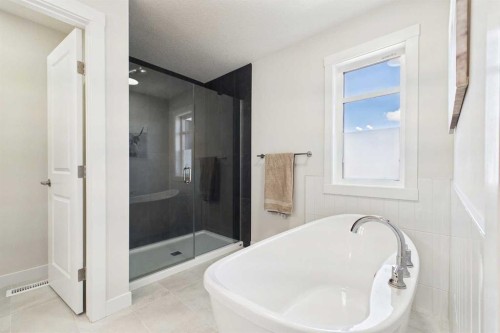 59 Royston Rise Nw, Calgary, AB - Indoor Photo Showing Bathroom