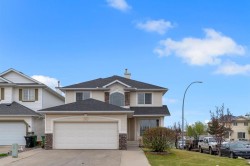 206 Coral Keys Place NE Calgary, AB T3J 3W8